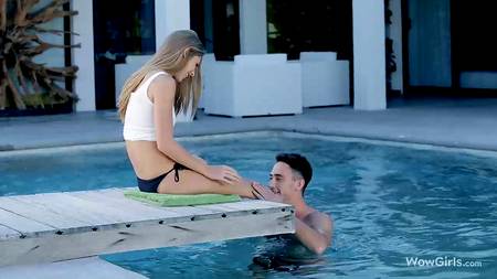 Красивый русский секс у бассейна с неотразимой Krystal Boyd