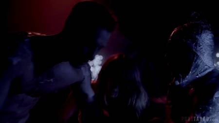 Хардкорная оргия с пришельцем на космическом корабле