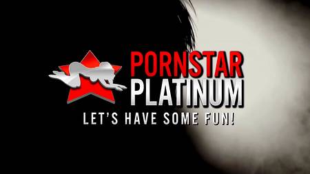 Пышногрудая красотка трахается в постели с накаченным парнем