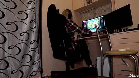 Привлекательный парень оприходовал блондинку и наполнил ей рот спермой