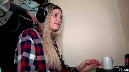 Привлекательный парень оприходовал блондинку и наполнил ей рот спермой