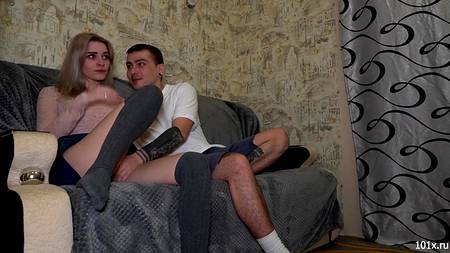 Привлекательный парень оприходовал блондинку и наполнил ей рот спермой