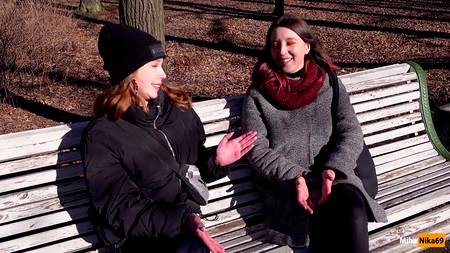 Русская няша прыгает на большом члене балдеющего пикапера