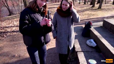 Русская няша прыгает на большом члене балдеющего пикапера