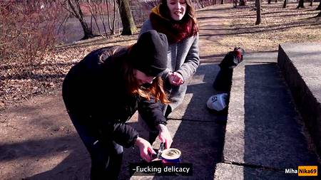 Русская няша прыгает на большом члене балдеющего пикапера