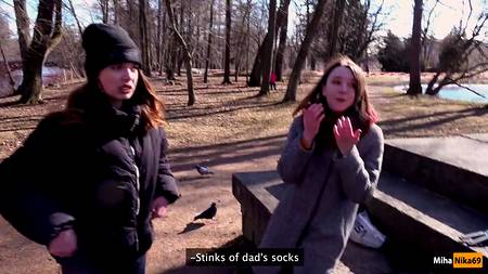 Русская няша прыгает на большом члене балдеющего пикапера