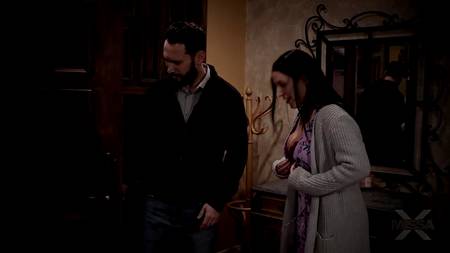 Бородатый хахаль дрючит в постели пышногрудую толстушку