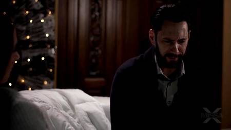 Бородатый хахаль дрючит в постели пышногрудую толстушку