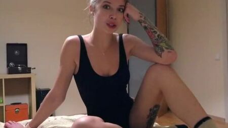 Русский инцест: Брат ебет родную сестру в домашней обстановке от первого лица