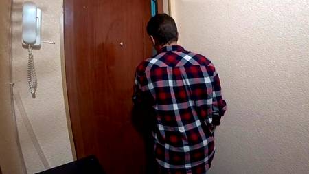 Русский пацан оприходовал сучку в попку и мощно кончил ей во внутрь