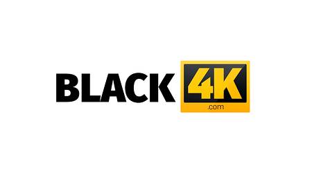 Жопастая сучка Valentina Nappi оргазмирует на члене крепкого негритоса