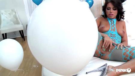 Парни в масках ебут во все дырки безотказную нимфу Adriana Chechik