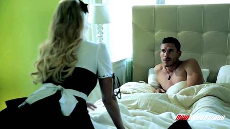 Красивая домработница запрыгнула на утренний стояк мускулистого ловеласа