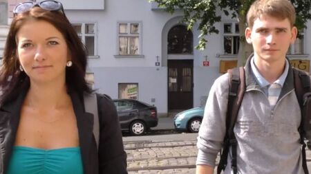 Порно агент снимает как ебет чешскую сучку от первого лица