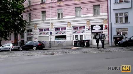 Порно агент снимает как ебет чешскую сучку от первого лица