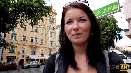 Порно агент снимает как ебет чешскую сучку от первого лица