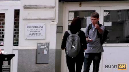 Порно агент снимает как ебет чешскую сучку от первого лица