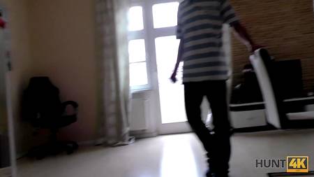 Порно агент снимает как ебет чешскую сучку от первого лица