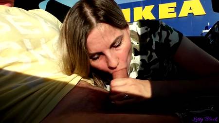 Русская секретарша делает минет начальнику в его автомобиле