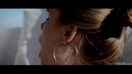 Красивое лесбийское порно у бассейна с любвеобильными девушками