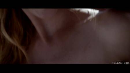 Красивое лесбийское порно у бассейна с любвеобильными девушками