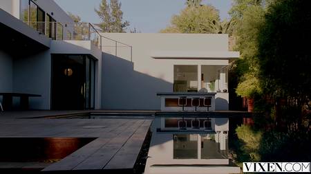 Межрассовый групповой секс с роскошными девушками Little Caprice и Ana Foxxx