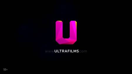 Красотка мастурбирует киску и нежно ебет себя в попку розовым дилдо