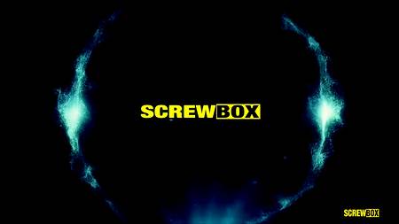 Накаченный парень трахает у бассейна стройную деваху Kimmy Granger