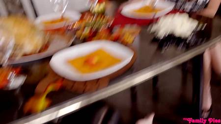 Парень смотрит друг ебет на кровати двух хорошеньких молодых телок