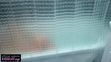 Пацан отодрал русскую сестренку и мощно кончил ей на попку