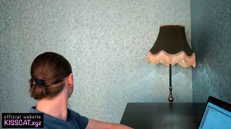 Пацан отодрал русскую сестренку и мощно кончил ей на попку