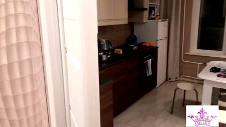 Парень присунул спящей девушке в попку от первого лица