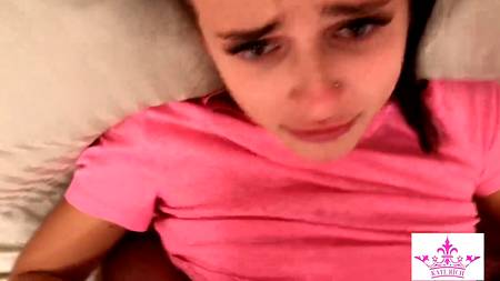 Парень присунул спящей девушке в попку от первого лица