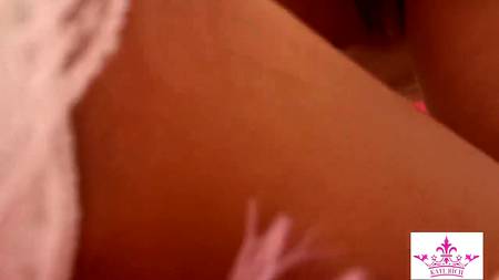 Парень присунул спящей девушке в попку от первого лица