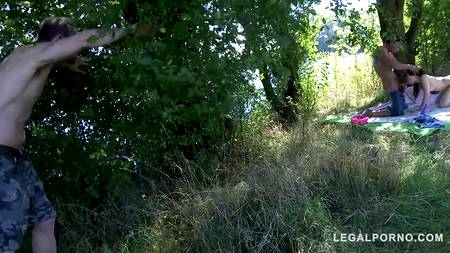 Негры дрючат во все щели молоденькую француженку Luna Rival