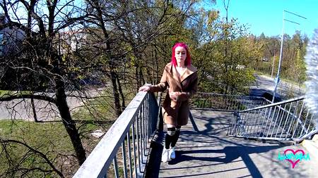 Клиент дрючит в лесу придорожную проститутку с шикарными сиськами