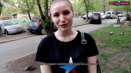 Русский парень оприходовал находящуюся на работе няшную девку