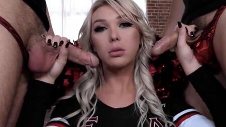 Транс черлидерша ебется в жопу с накаченными гомосексуалистами