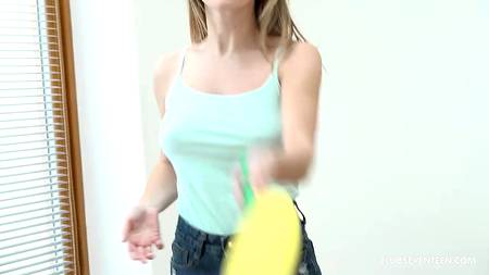 Сисястые лесбиянки шалят на кровати с новеньким розовым дилдо