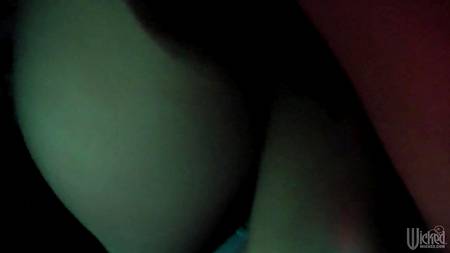 Парень снимает как ебет загорелую блондинку в разных местах города