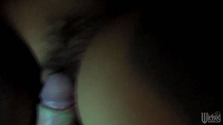 Парень снимает как ебет загорелую блондинку в разных местах города