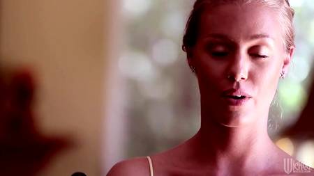 Парень снимает как ебет загорелую блондинку в разных местах города