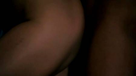 Красивый секс в душе с привлекательной грудастой девушкой