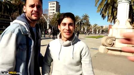 Запикапили и трахнули в парке голубоглазую телку с шикарным телом