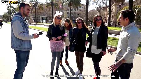 Запикапили и трахнули в парке голубоглазую телку с шикарным телом