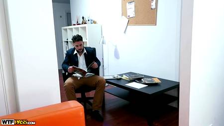 Накончали полный рот спермы оттраханной сучке в черных чулках