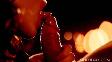 Красивый секс при свечах с обворожительной нимфоманкой