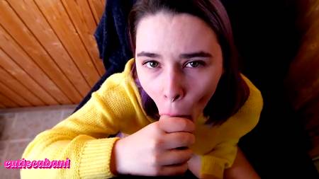 Заведенная телочка смачно сосет пенис от первого лица