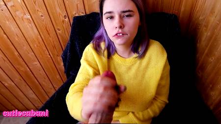 Заведенная телочка смачно сосет пенис от первого лица