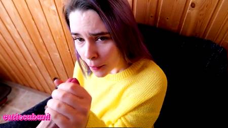 Заведенная телочка смачно сосет пенис от первого лица